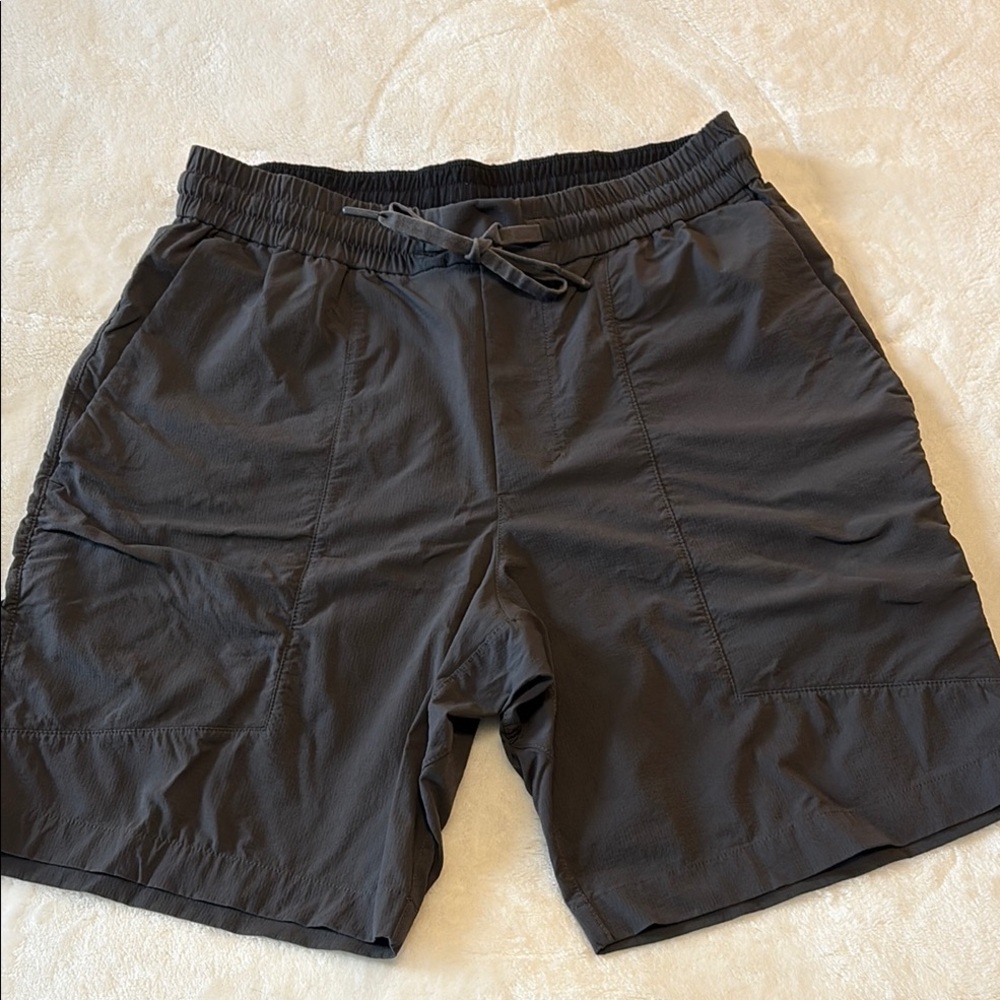 LULULEMON CASUAL SHORTS